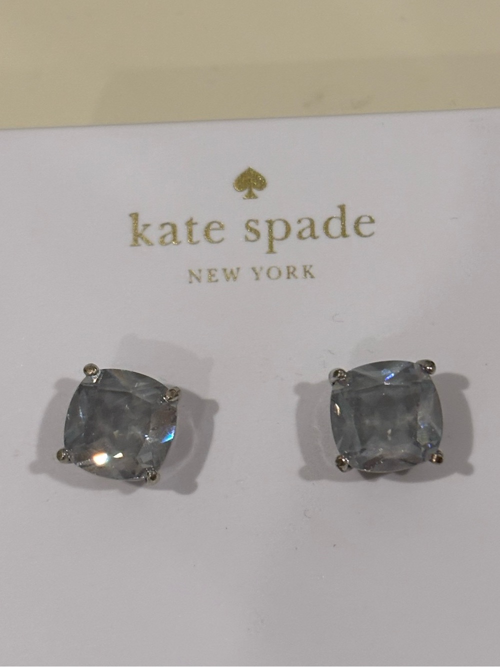 💎🩶NWT Kate Spade New York Silver Gray Crystal Stud Earrings💎🩶 - Picture 2 of 4